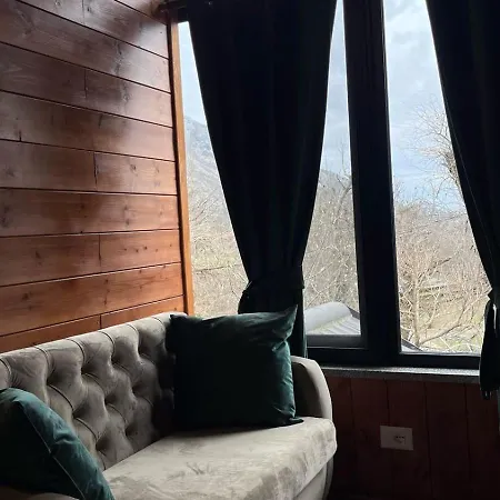 Bar Restorant Geshtenja Szálloda *