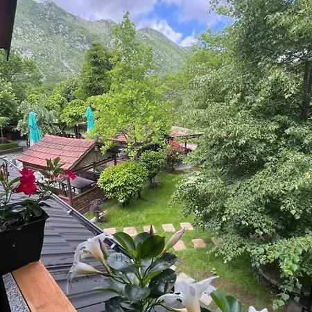 Otel Bar Restorant Geshtenja *