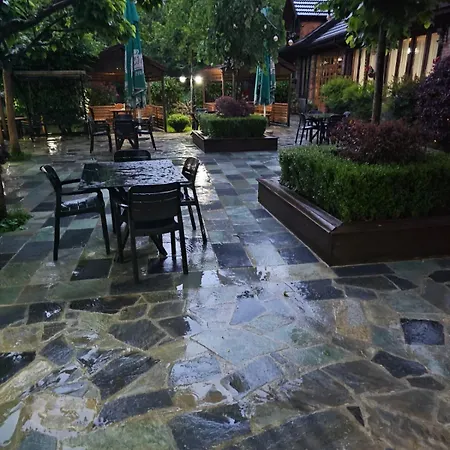 Bar Restorant Geshtenja Szálloda Rec