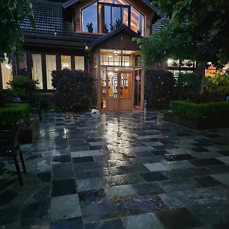 Szálloda Bar Restorant Geshtenja *