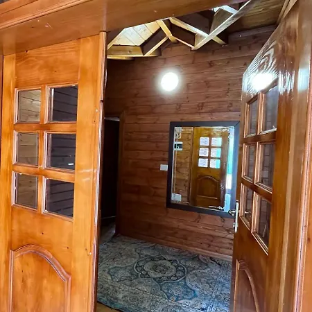 Bar Restorant Geshtenja מלון Rec