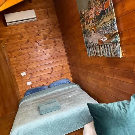 Bar Restorant Geshtenja מלון Rec